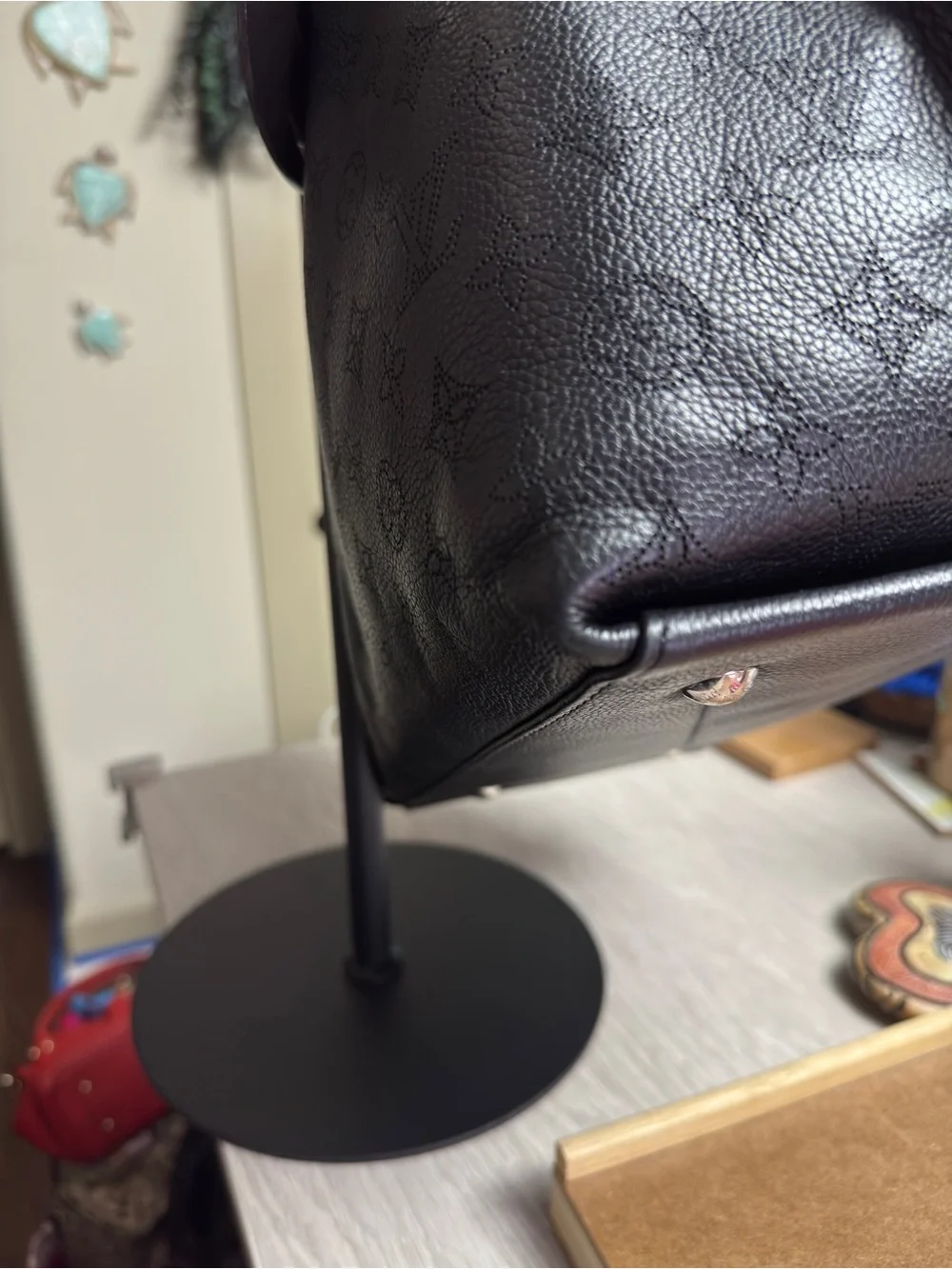 Louis Vuitton Carmel hobo in black mahina leather